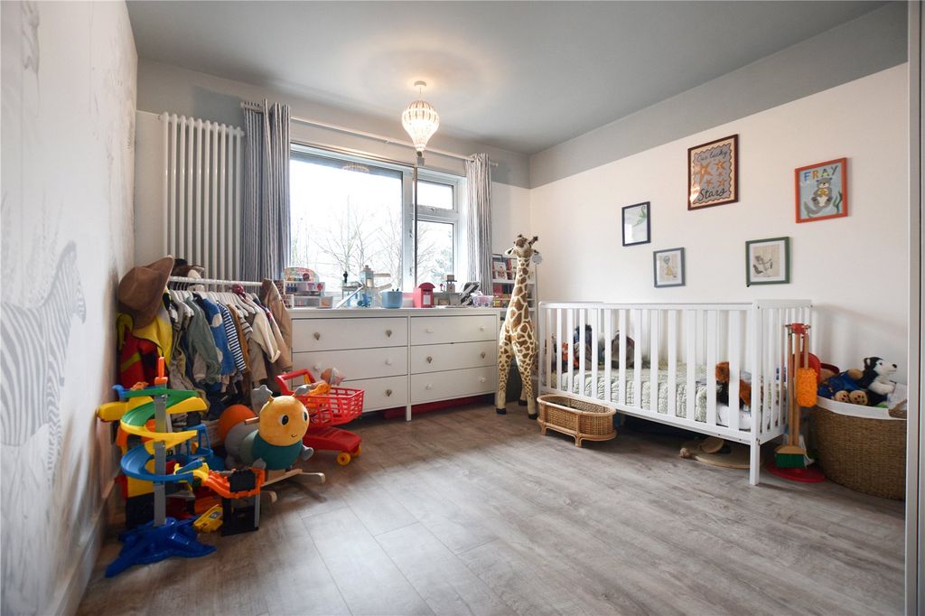 2 bed maisonette for saleRochester Drive, Bexley DA5 photo 5