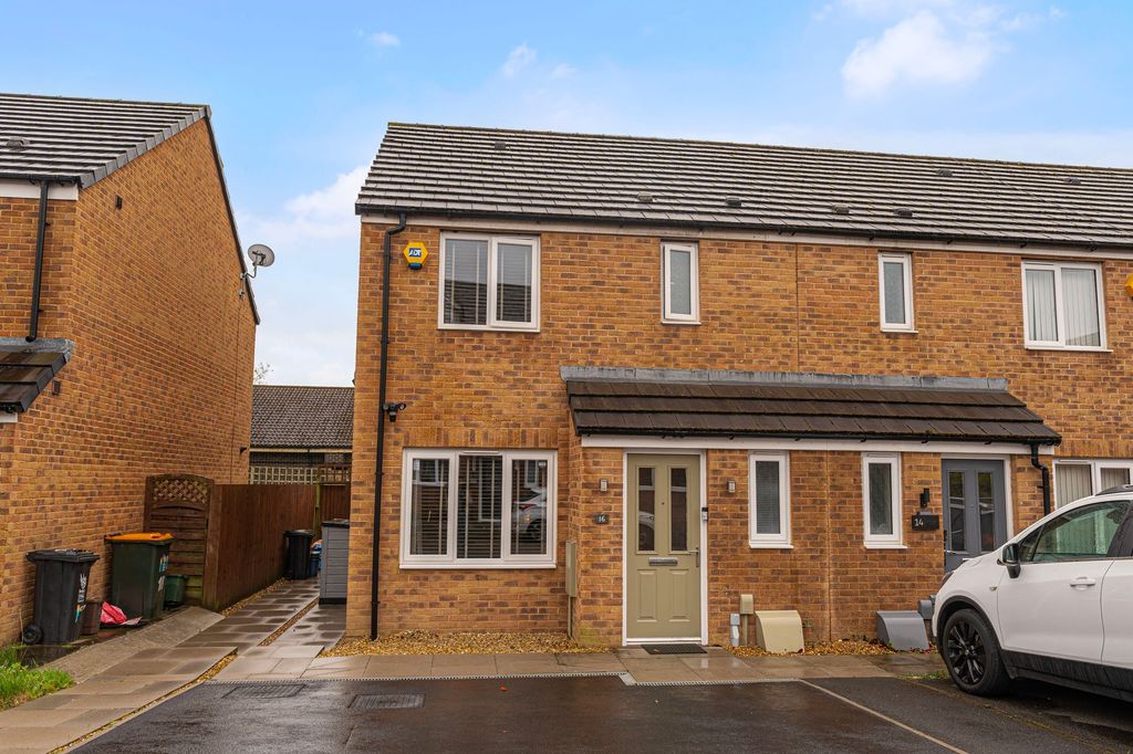3 bed semi-detached house for saleCefn Adda Close, Newport NP20