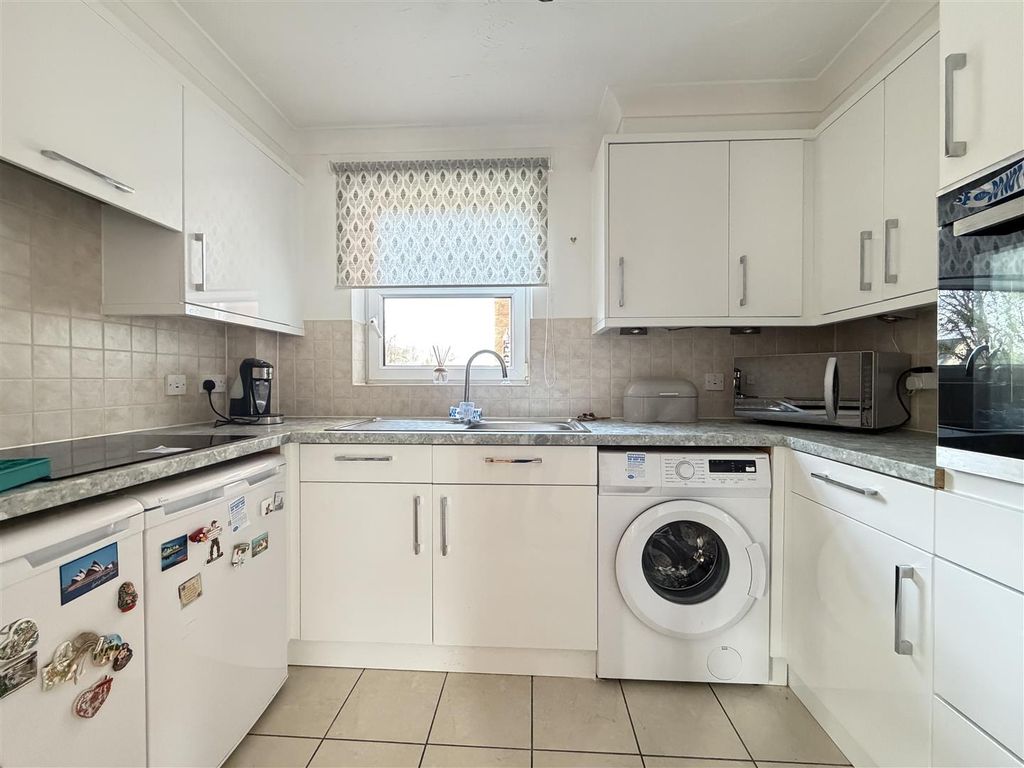 Additional image 2 of 2 bed flat for saleCastle Court, Bothwell G71