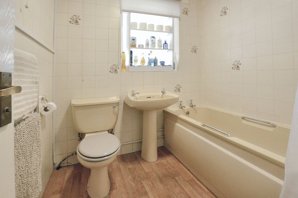 Additional image 10 of 1 bed flat for saleNorthgate Court, Louth LN11