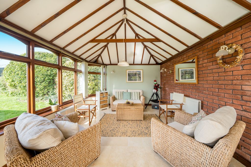 Additional image 3 of 5 bed detached house for saleHigh Street, Abingdon OX14