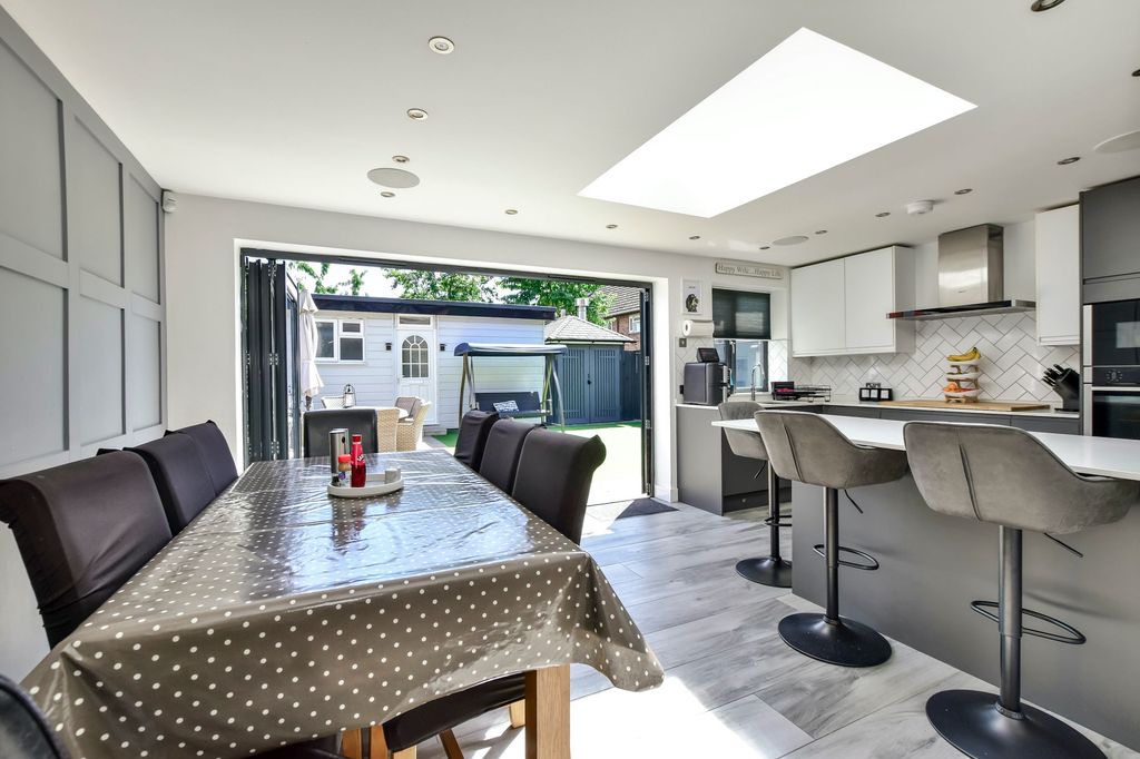 Additional image 4 of 4 bed semi-detached house for saleHazelwood Lane, Abbots Langley WD5