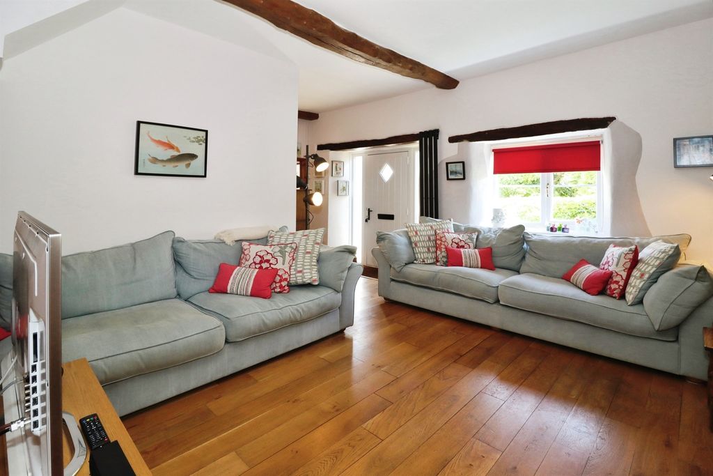 4 bed cottage for saleThe Plain, Hawkesbury Upton, Badminton GL9 photo 3