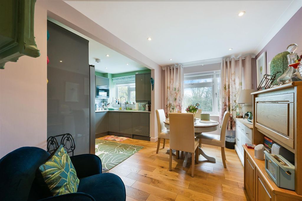 Additional image 5 of 2 bed flat for saleWell House, Woodmansterne Lane, Banstead SM7