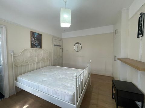 North Circular Road, Enfield N13, Terraced house to rent