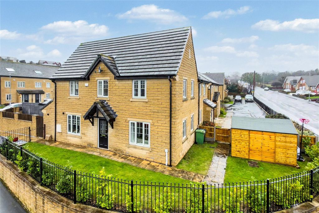 3 bed semi-detached house for saleOakwell Croft, Batley, West Yorkshire WF17