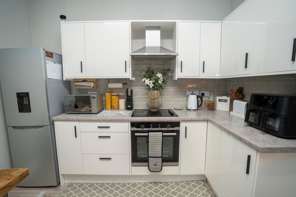 Additional image 6 of 3 bed flat for saleHigh Street, Llangefni LL77