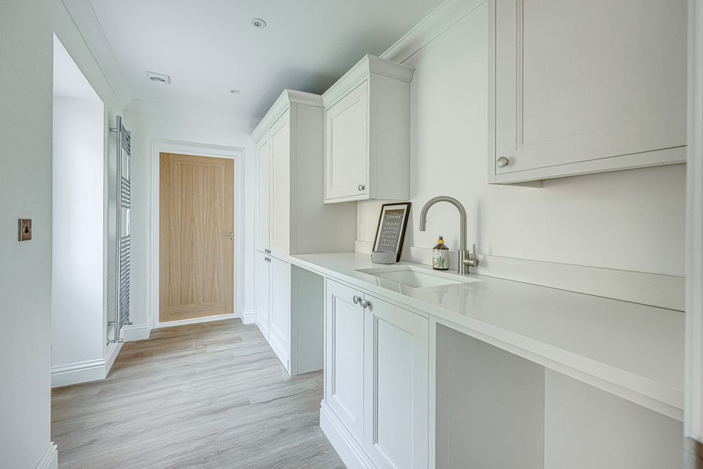 Additional image 14 of 6 bed detached house for saleNashlea Farm, Poors Lane North, Benfleet SS7