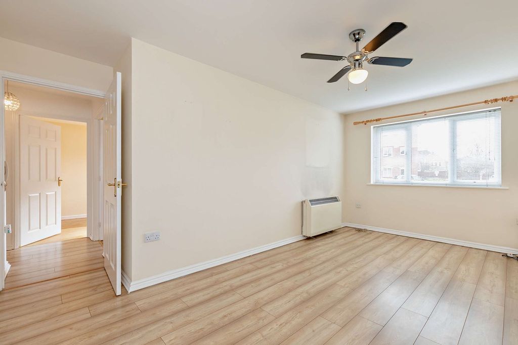 Additional image 2 of 2 bed flat for saleWain Avenue, Chesterfield S41