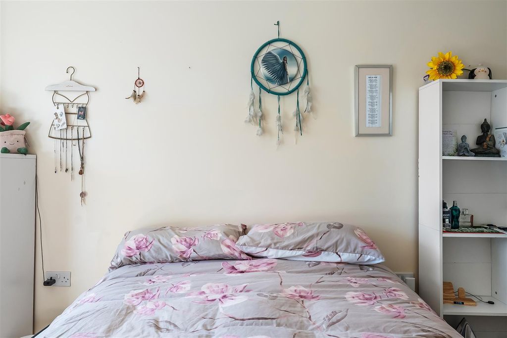 Additional image 8 of 2 bed flat for saleThe Street, Ashtead KT21