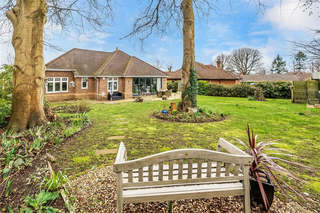 Additional image 31 of 3 bed detached bungalow for saleRoebuck Close, Ashtead KT21