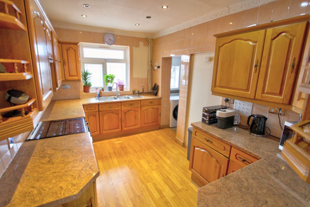 Additional image 4 of 5 bed detached house for saleEngine Lane, Wednesbury WS10