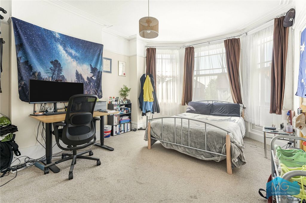 Additional image 3 of 4 bed semi-detached house for saleWood Street, Barnet EN5
