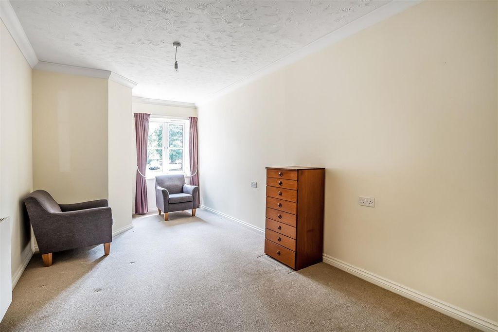 Additional image 4 of 1 bed property for saleLeatherhead Road, Ashtead KT21