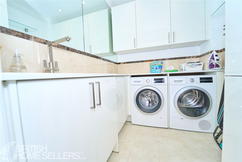Additional image 3 of 2 bed flat for saleGrove Road, Beaconsfield, Buckinghamshire HP9
