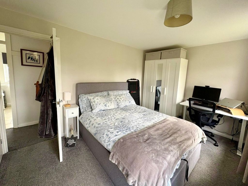 Additional image 5 of 2 bed flat for salePriory Close, Ilkeston DE7