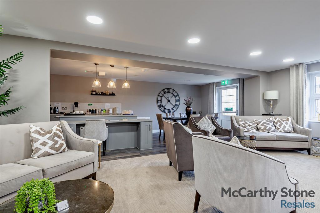 Additional image 28 of 2 bed flat for saleQueen Elizabeth Place, Orchard Lane, Alton GU34