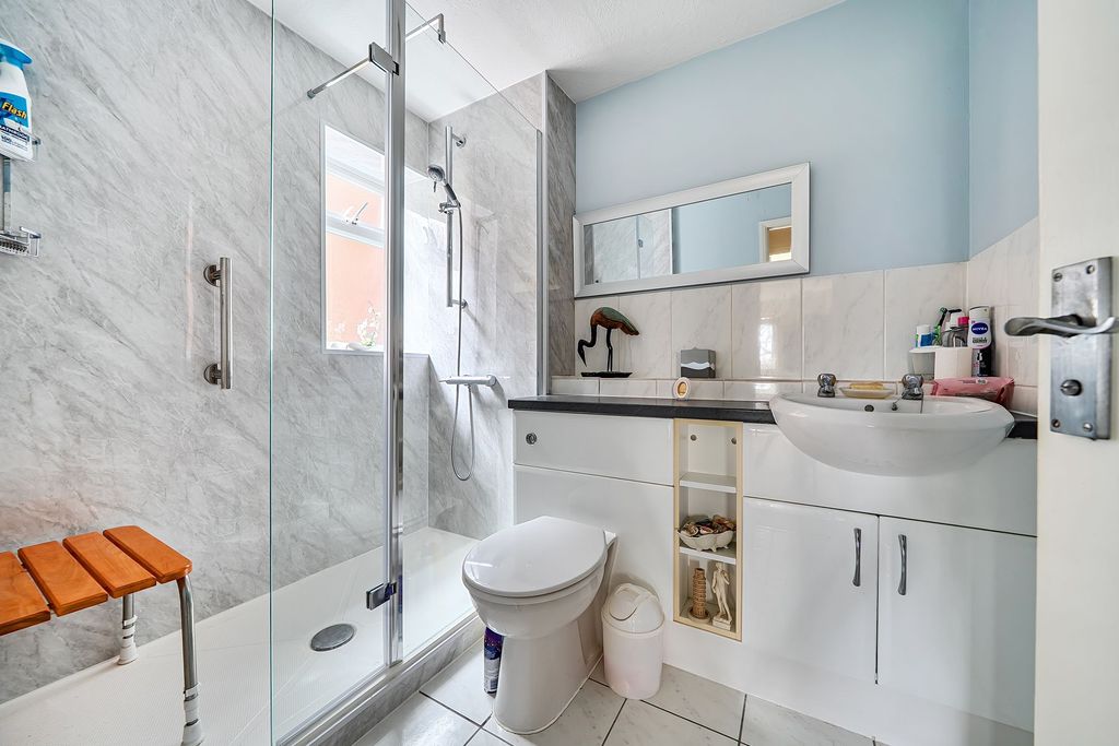 Additional image 16 of 2 bed flat for saleFarriers Close, Billingshurst RH14