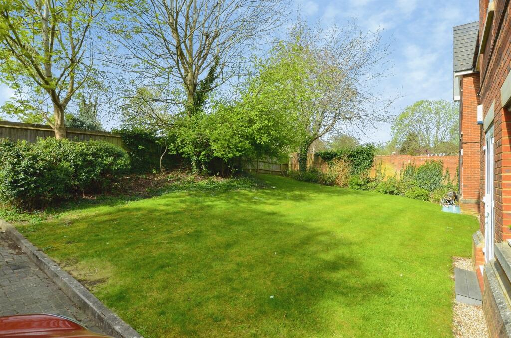 Additional image 12 of Roundwood Lane, Harpenden