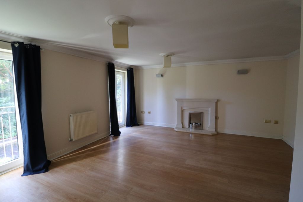 2 bed flat for saleShepherds Spring Lane, Andover SP10 photo 2