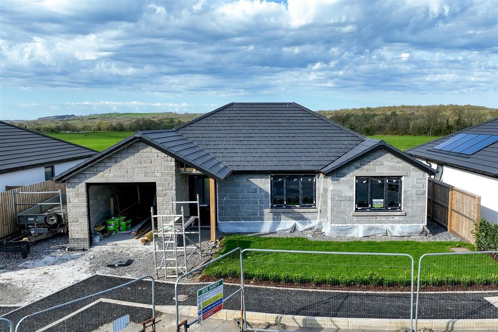 Additional image 5 of 3 bed detached bungalow for saleGolwg Y Garreg Las, Ammanford SA18