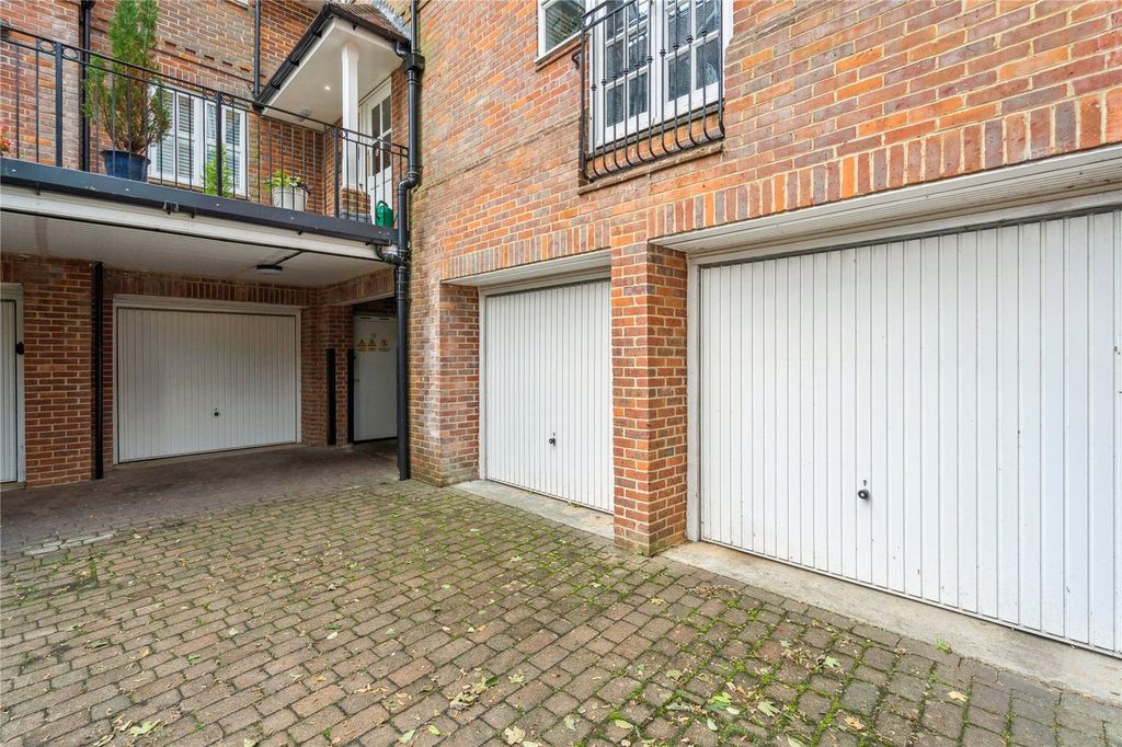 Additional image 14 of 2 bed flat for saleChesham Road, Berkhamsted, Hertfordshire HP4