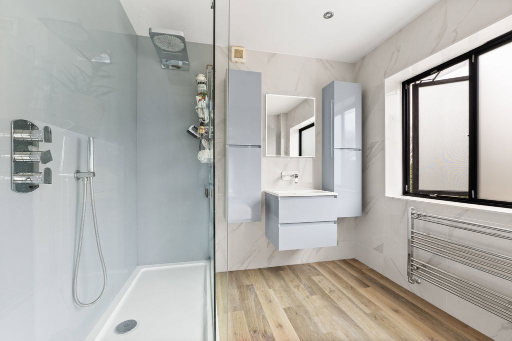 Additional image 21 of 4 bed detached house for saleGilhams Avenue, Banstead SM7