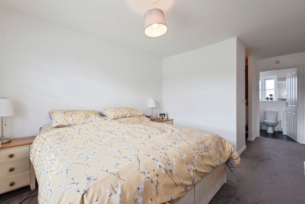 Additional image 8 of 5 bed town house for saleWalton Grove, Biggleswade, Bedfordshire SG18