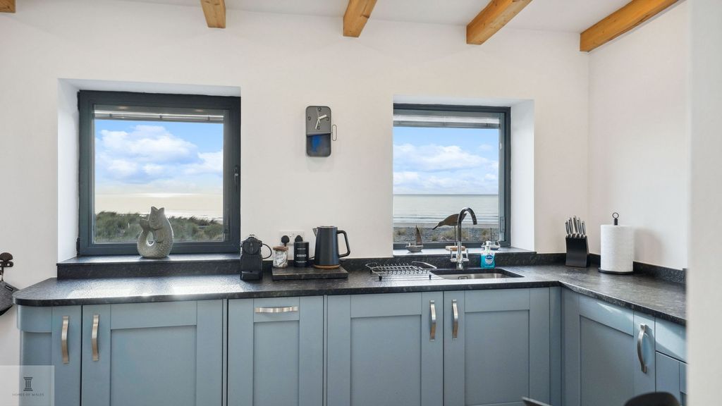 Additional image 13 of 1 bed property for saleHafan Y Traeth, Marine Parade, Barmouth LL42