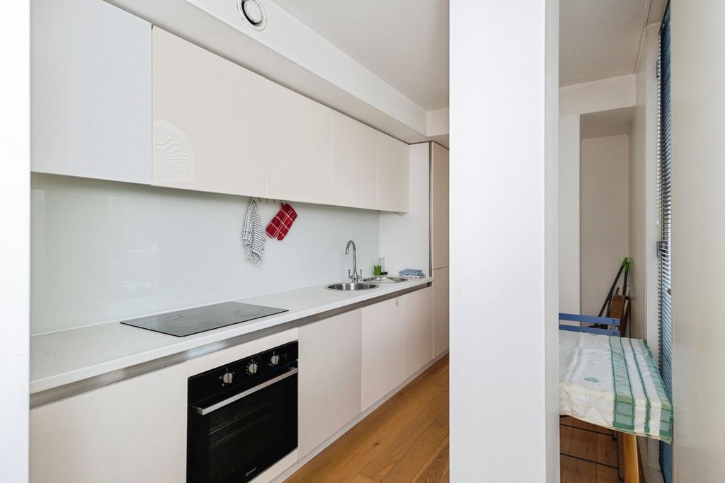 Additional image 6 of 2 bed flat for saleCastle Street, Stalybridge, Greater Manchester SK15