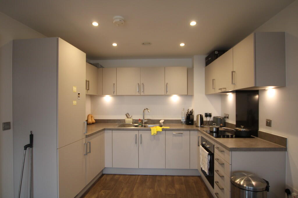 Additional image 5 of Lincoln Apartments, Lexington Gardens, Park Central, B15