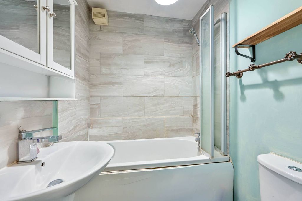 Additional image 7 of 1 bed flat for saleVeryan, Goldsworth Park, Woking GU21