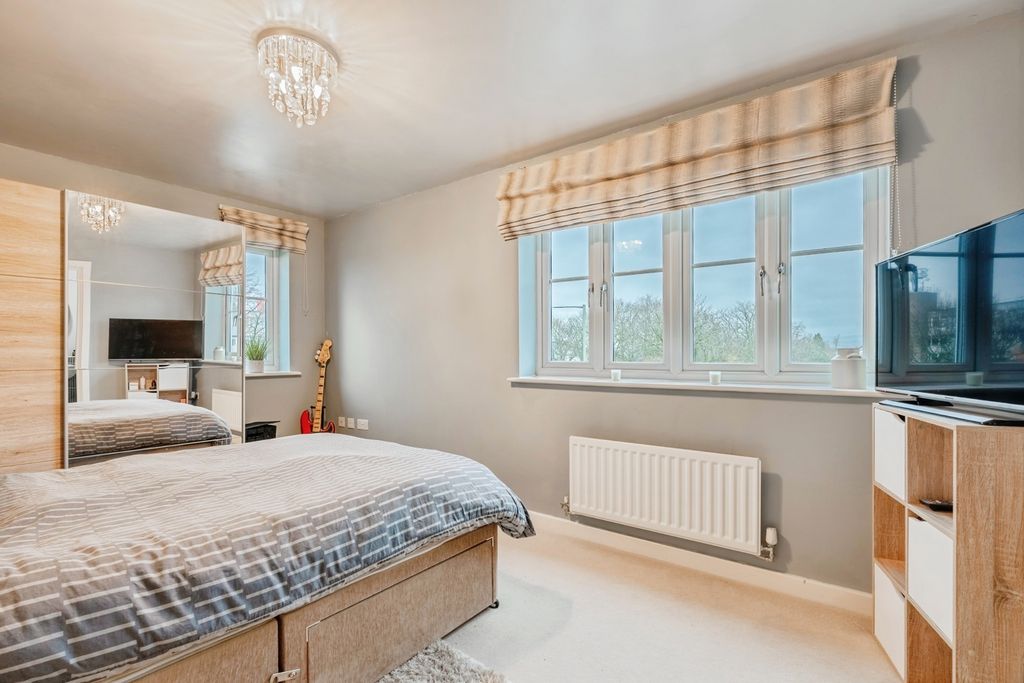 2 bed flat for saleRibble Avenue, Burnley, Lancashire BB10 photo 4