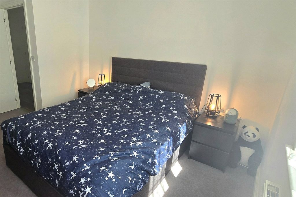 Additional image 6 of 1 bed flat for saleWoodside Close, Bagshot, Surrey GU19