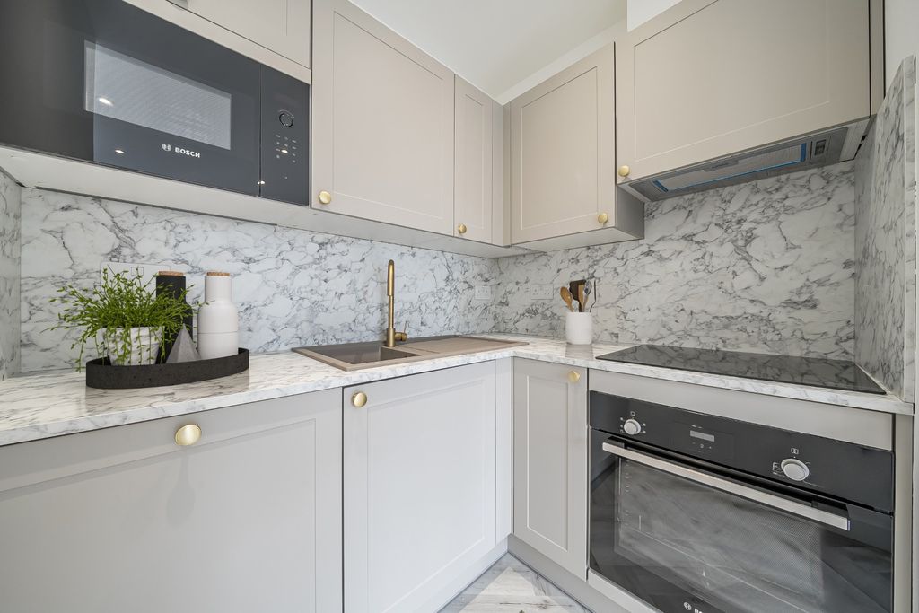Additional image 5 of 7 bed detached house for saleLion Road, Bexleyheath, Kent DA6