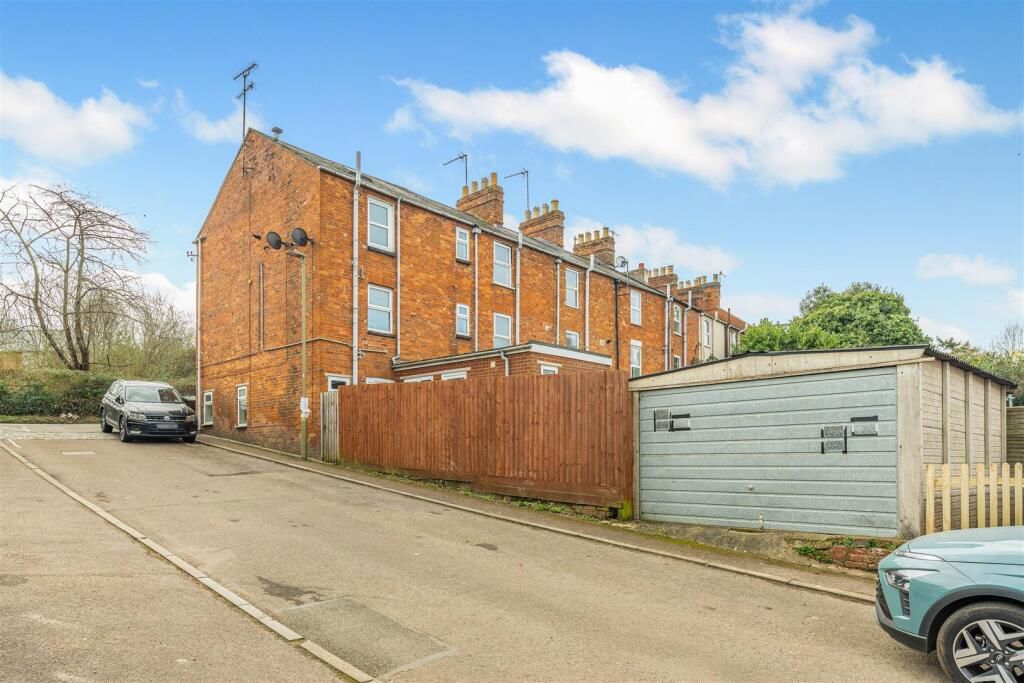 Additional image 4 of 4 bed flat for saleBroughton Road, Banbury OX16