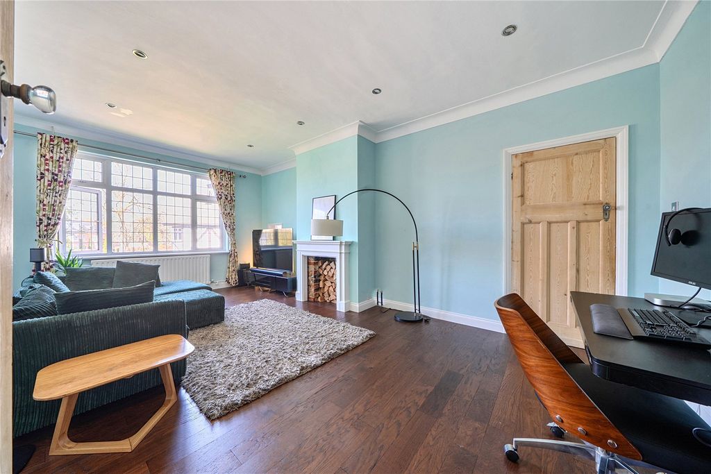 Additional image 2 of 3 bed flat for saleFoxgrove Road, Beckenham BR3
