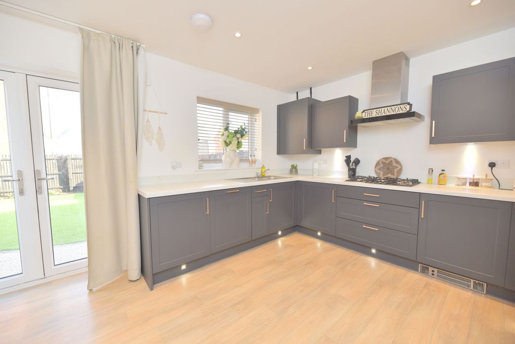Additional image 4 of 5 bed detached house for saleBellflower Gardens, Biggleswade SG18