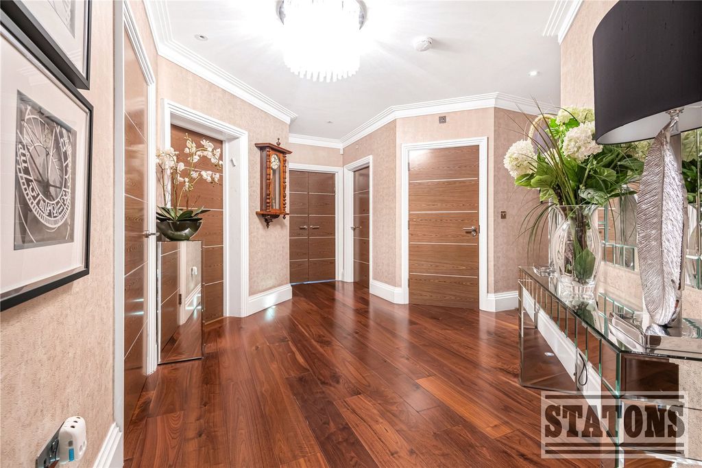 Additional image 12 of 3 bed flat for saleCockfosters Road, Barnet EN4