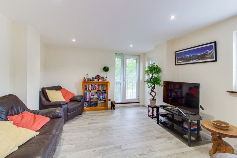 2 bed flat for saleThe Gallops, Langdon Hills, Basildon, Essex SS16 photo 5