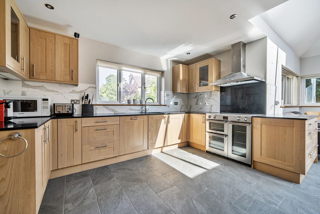 Additional image 7 of 4 bed detached house for saleNorthcourt Avenue, Reading RG2