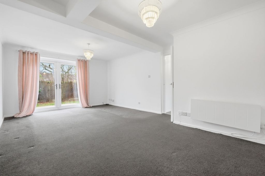2 bed maisonette for saleCourtney Park Road, Langdon Hills SS16 photo 2