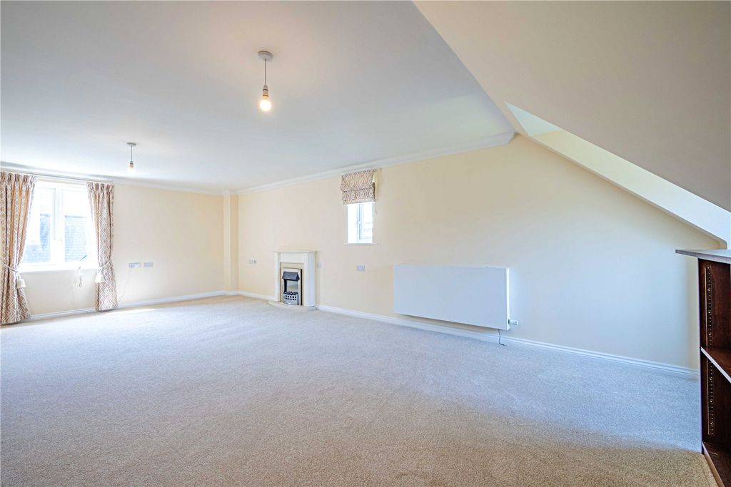 Additional image 12 of 2 bed flat for saleHigh Street, Berkhamsted, Hertfordshire HP4