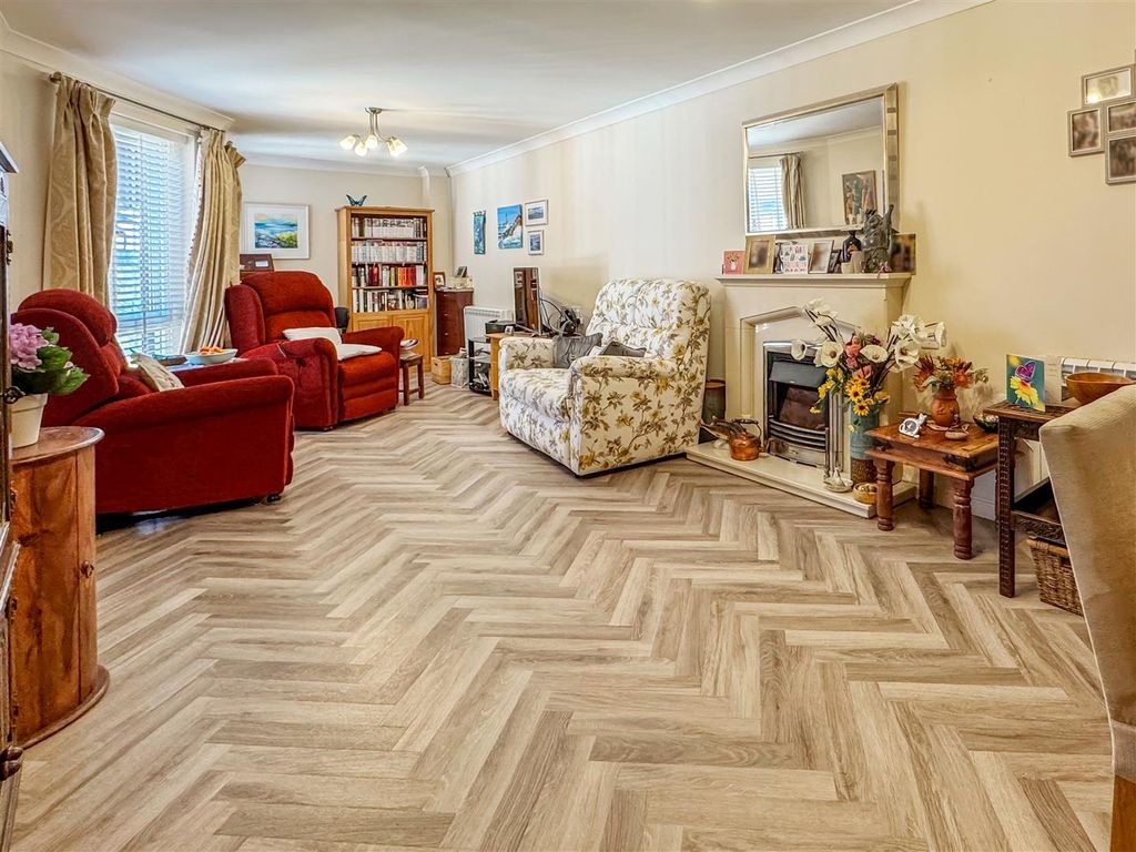 Additional image 2 of 2 bed flat for saleQueen Street, Arundel BN18