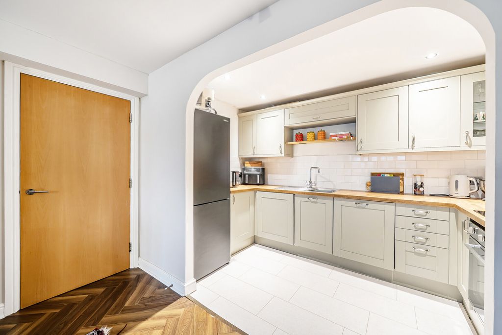 Additional image 17 of 2 bed flat for saleGoldsworth Road, Woking GU21