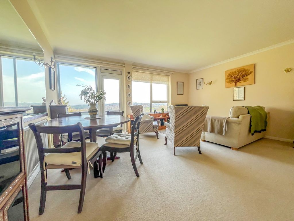 2 bed flat for saleCaldbec Hill, Battle TN33 photo 5