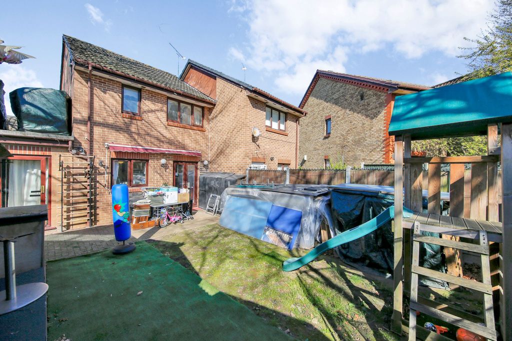 Additional image 2 of 3 bed semi-detached house for saleWaterside Close, Barking IG11