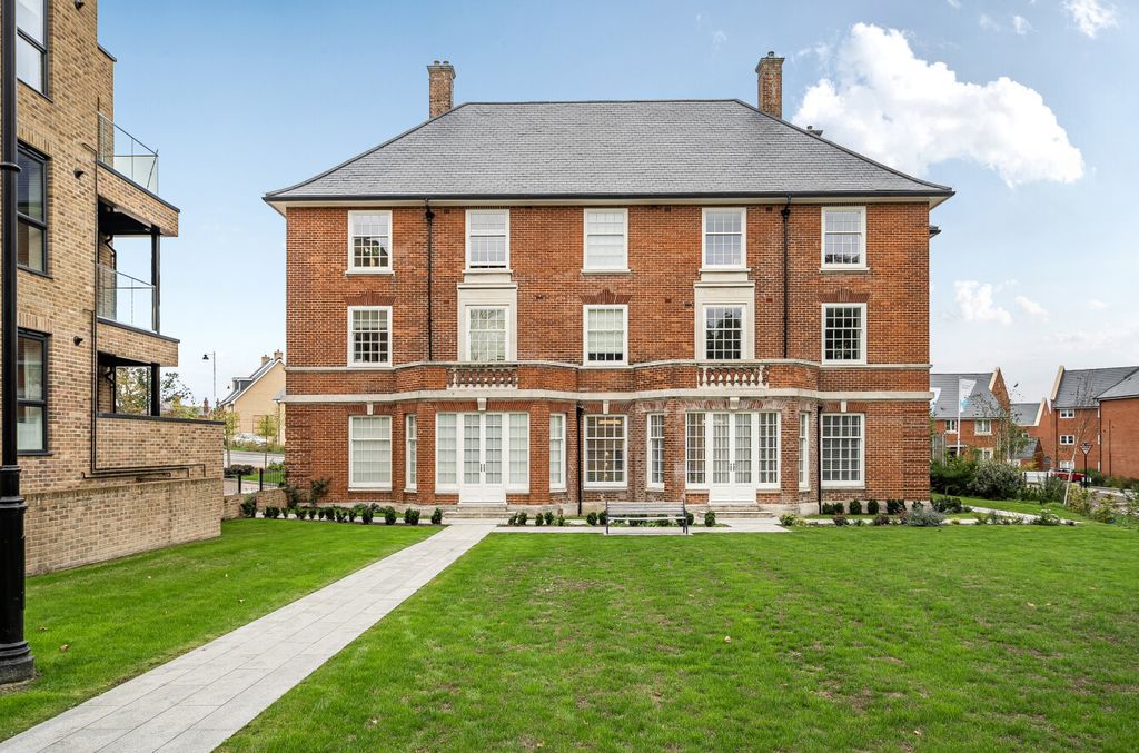 2 bed maisonette for salePatricia Close, Wellesley, Aldershot, Hampshire GU11