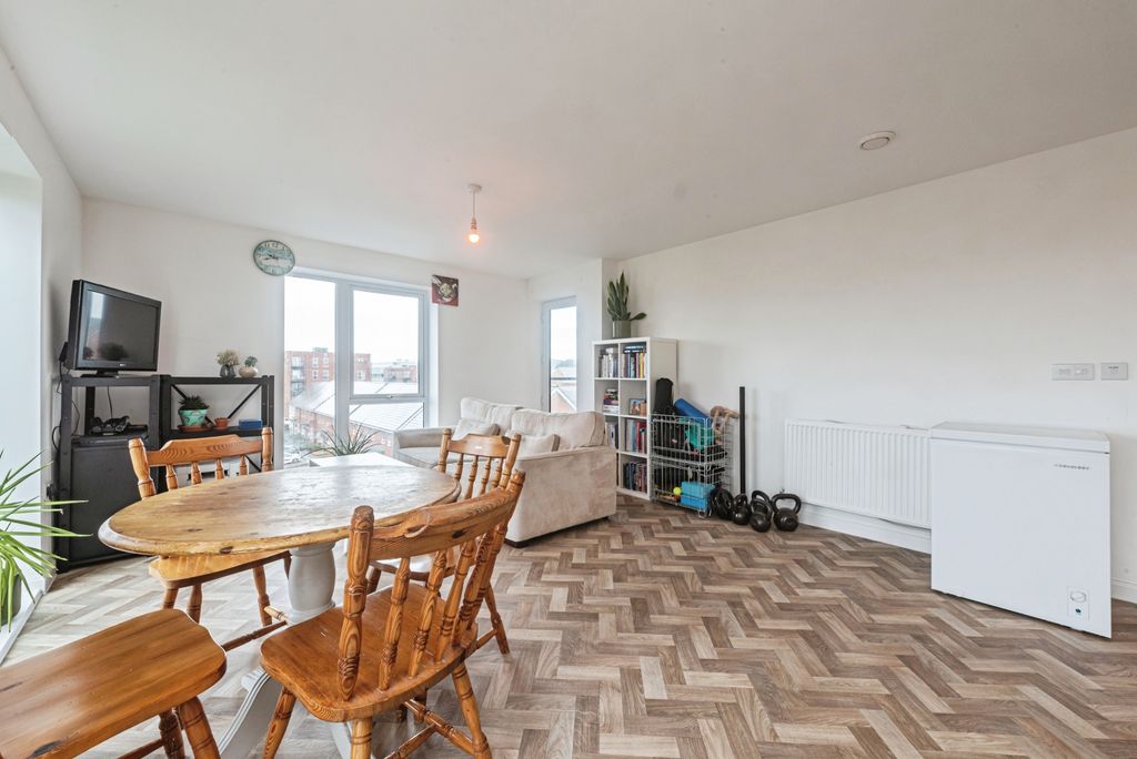 Additional image 5 of 2 bed flat for sale1 Strong Drive, Basingstoke RG21