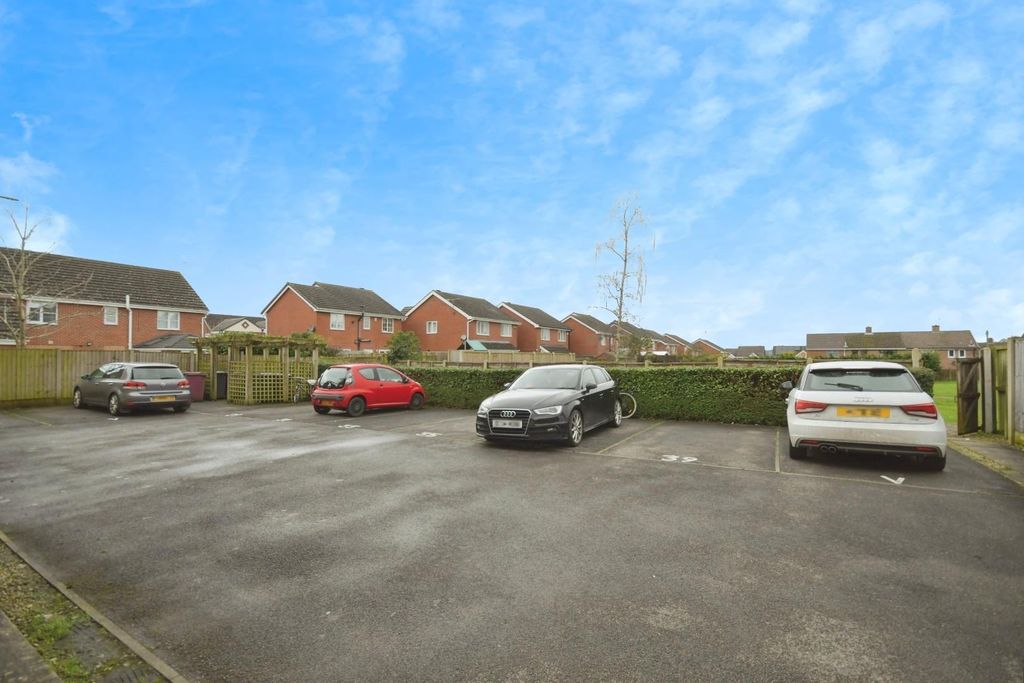 Additional image 2 of 2 bed flat for saleLincoln Way, North Wingfield, Chesterfield S42